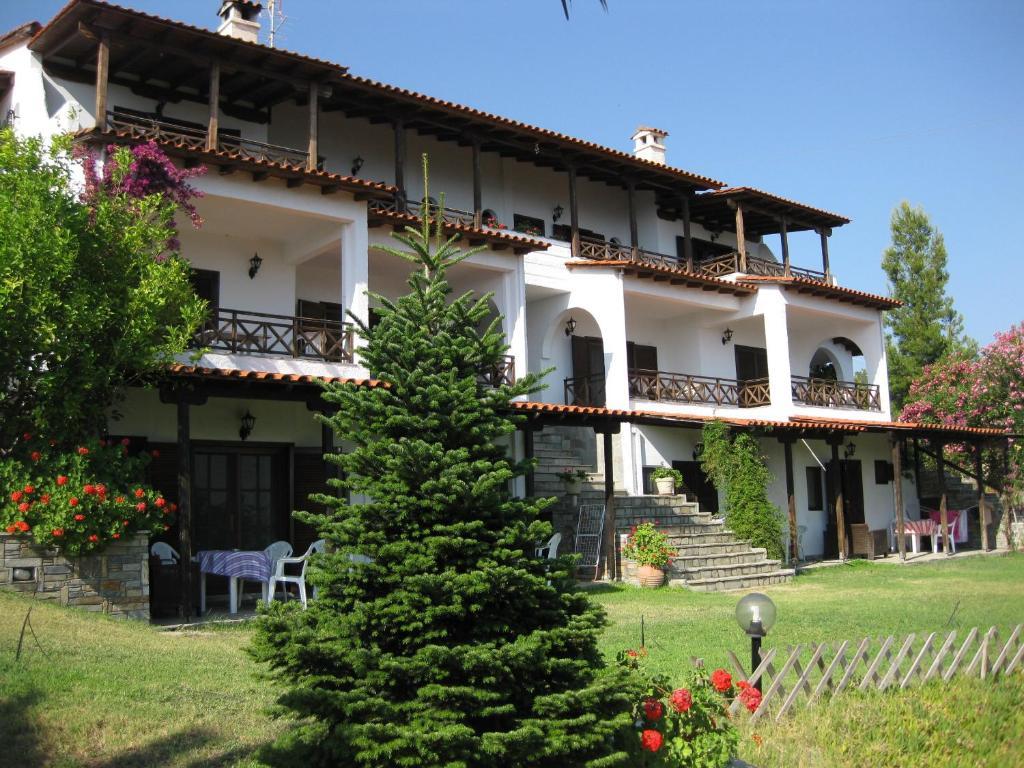 Helios Land Néos Marmarás