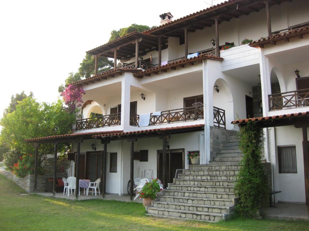 Helios Land Apartment *